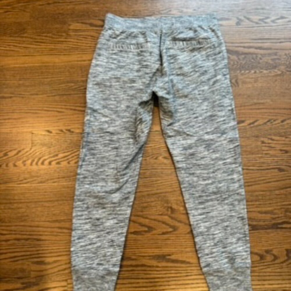 NWOT Gap Heather Gray Jogger with Zipper Pocket Closure Size: Medium - Picture 3 of 3